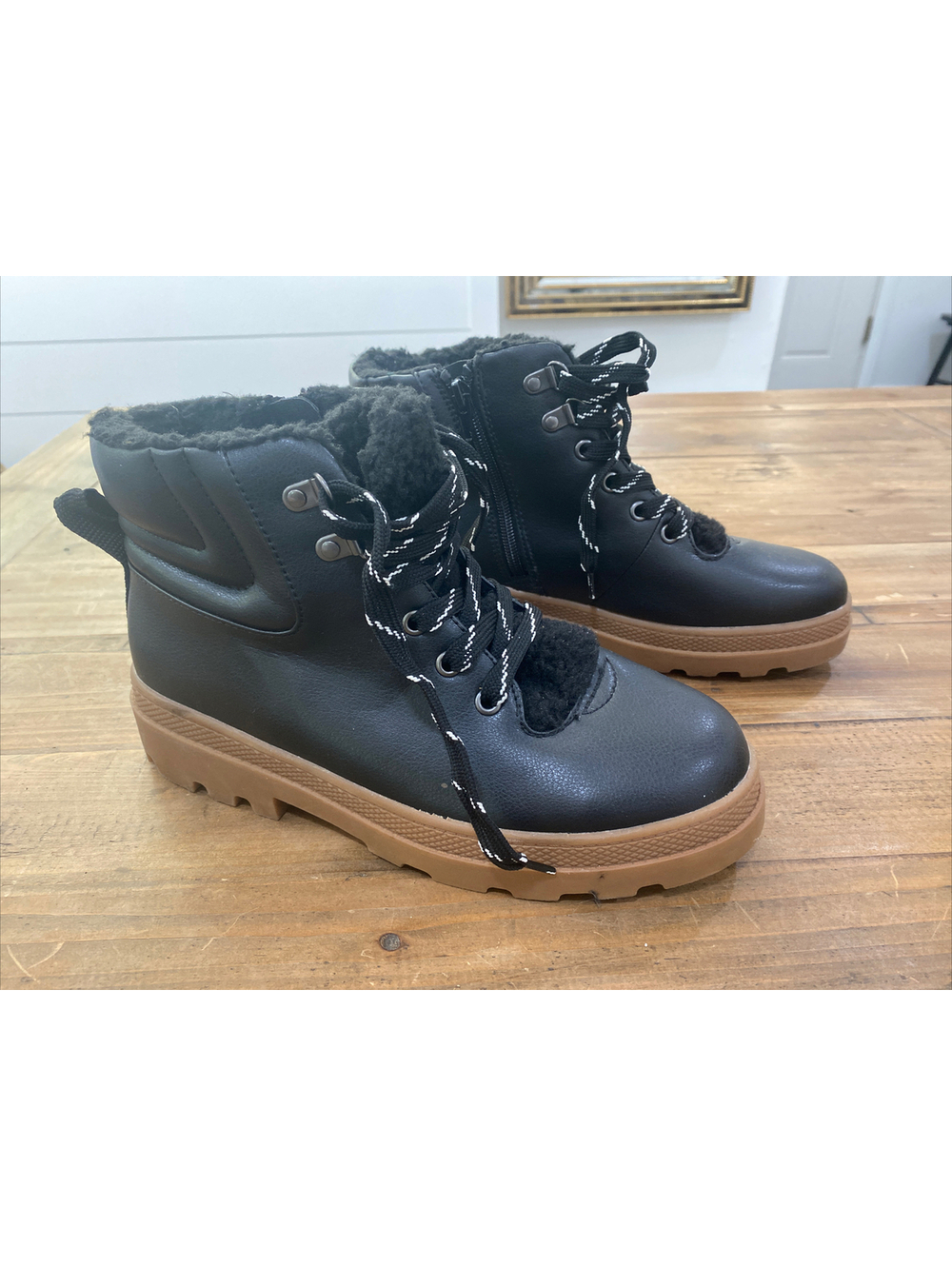 Women’s Nordstrom Rack Black Winter Boots Faux Leather And Fur Size 8